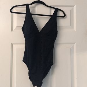 Black dot print magicsuit